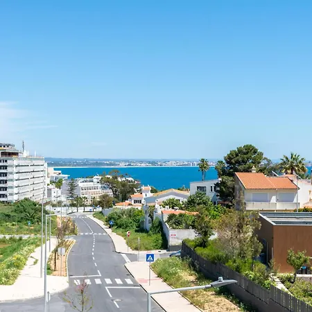 Sunlit Vista - Panoramic Balcony With Sea View 公寓