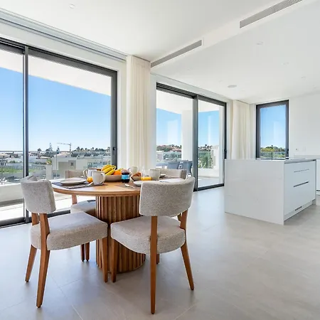 Sunlit Vista - Panoramic Balcony With Sea View 公寓