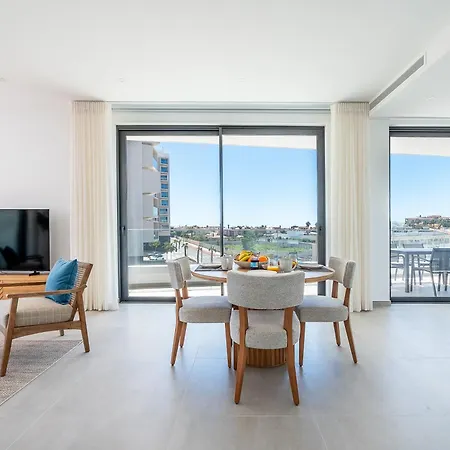 Sunlit Vista - Panoramic Balcony With Sea View * 拉哥斯